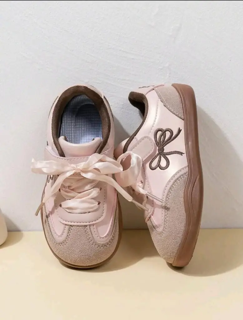 Zapatos deportivos para niña