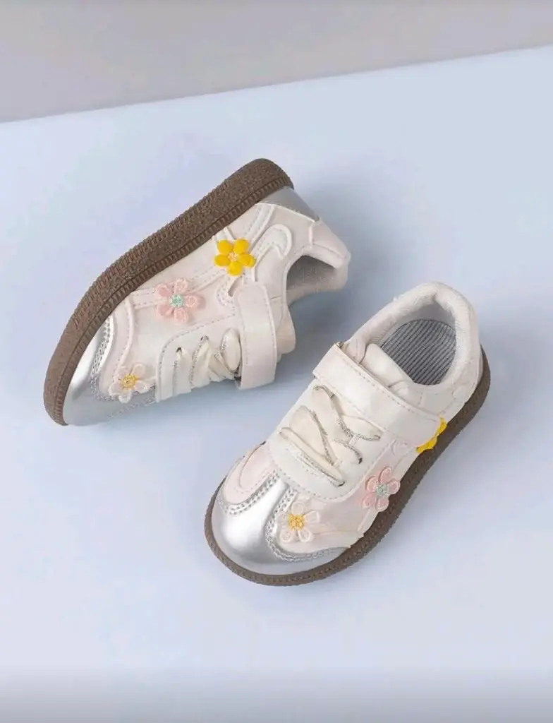 Zapatos deportivos con estampados de flores