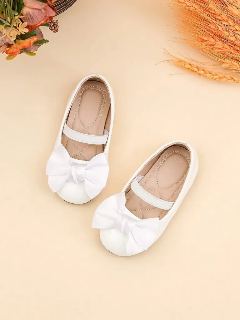 Zapatitos blanco con lazo