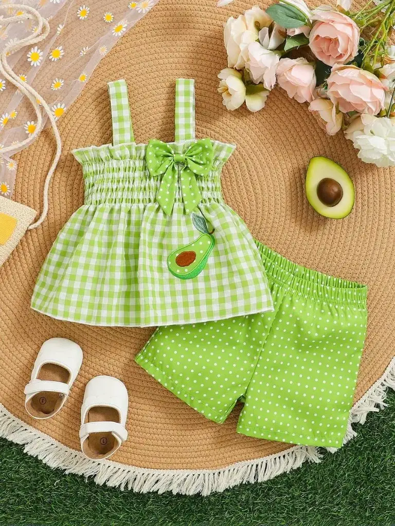 Conjunto con estampado de aguacate para niña