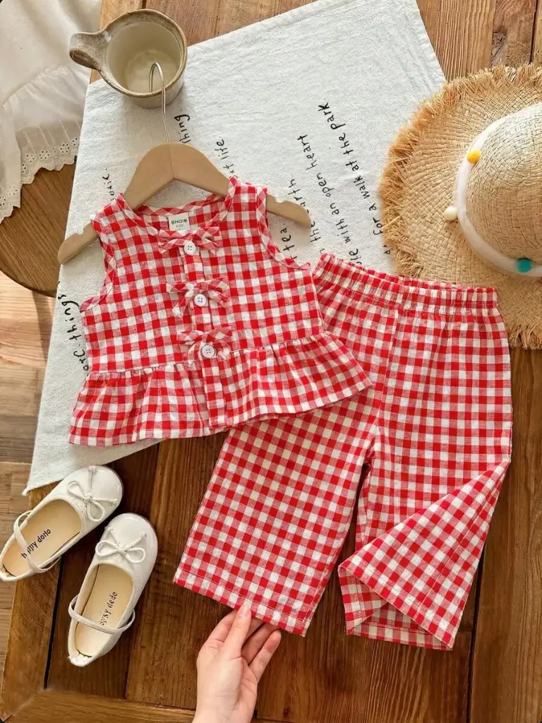Conjunto Cuadritos Rojos con Lazos