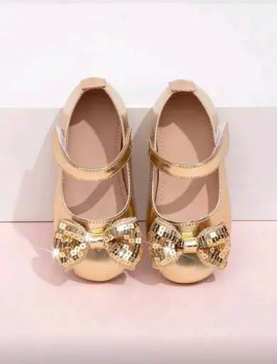 Zapatitos dorados con lazo