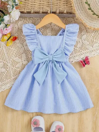 Vestido con rayas y lazo